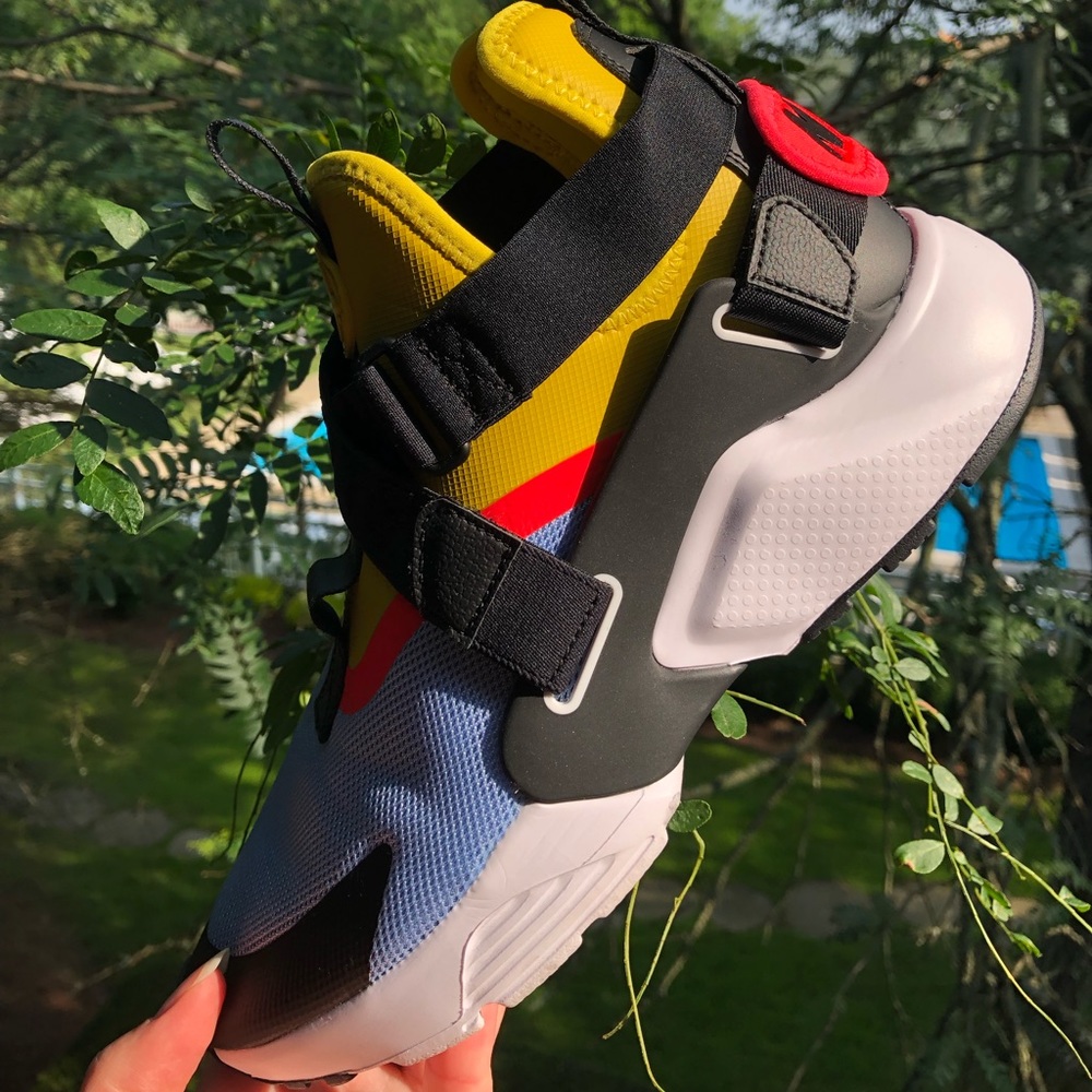 Nike Air Hurache City sneakers! NEVER WORN